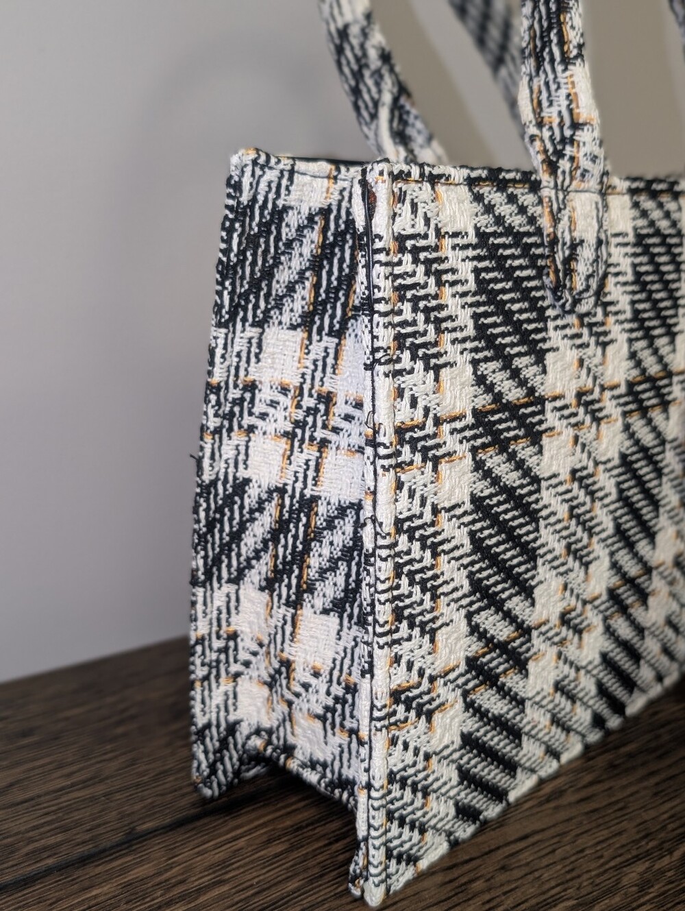 JUST REDUCED 🚨 Tweed Plaid Medium Tote ✨ Chic Structured Crossbody - Picture 9 of 10